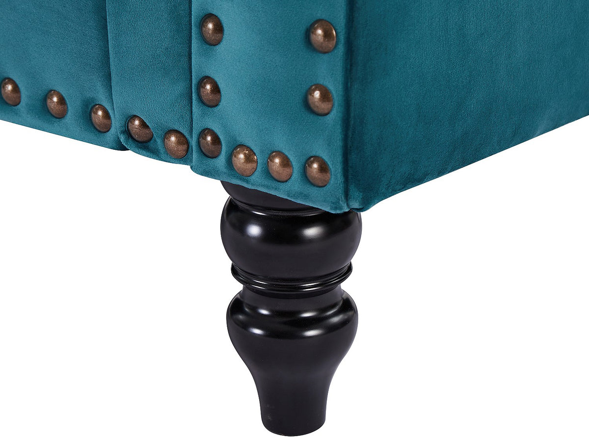 Détail du velours bleu canard du canapé chesterfield TURNER