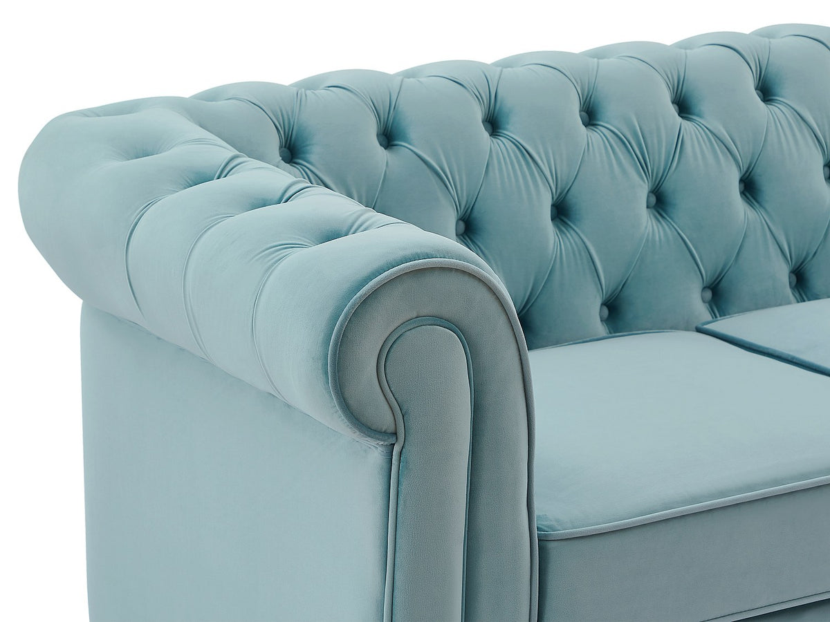 Accoudoirs du canapé chesterfield ROCHESTER en velours bleu ciel