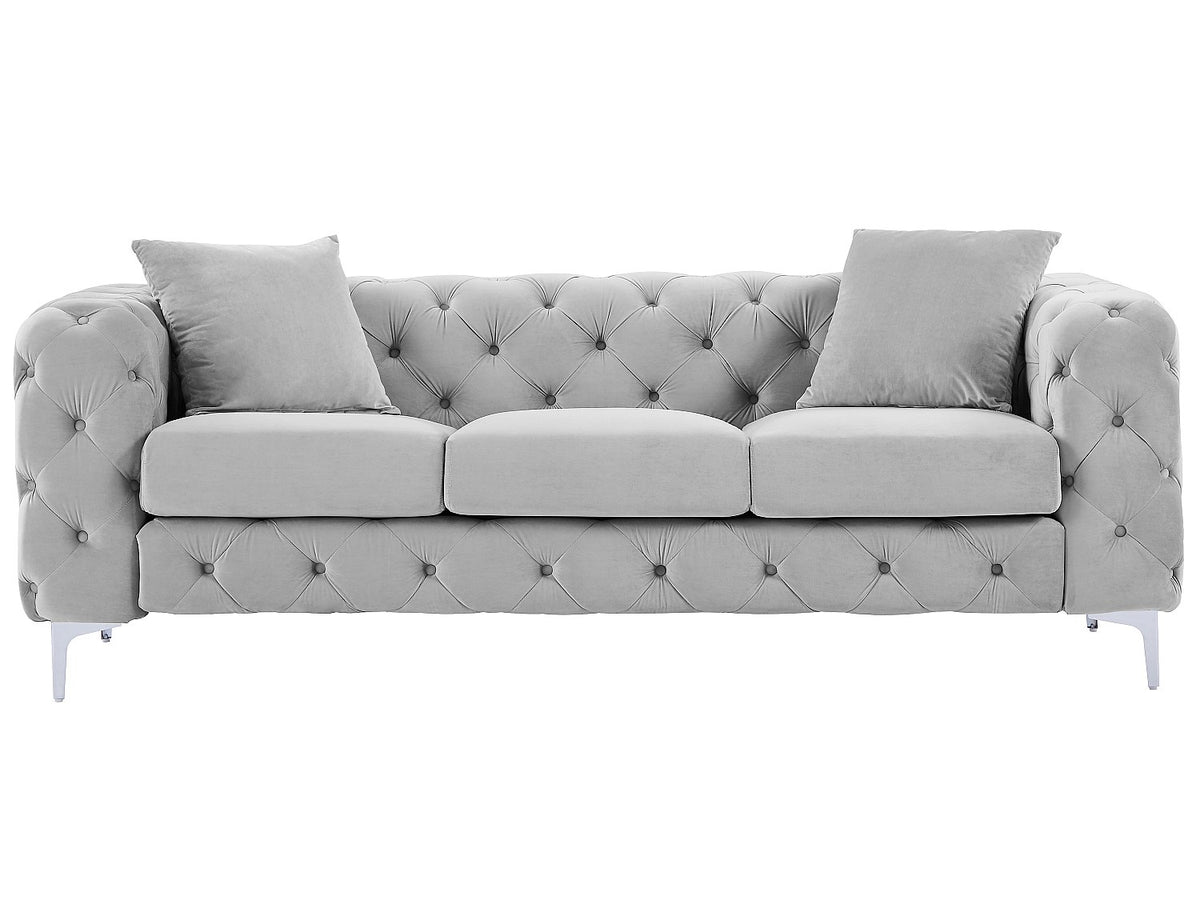 Capitonnage du canapé chesterfield EDWINA 3 places velours gris clair