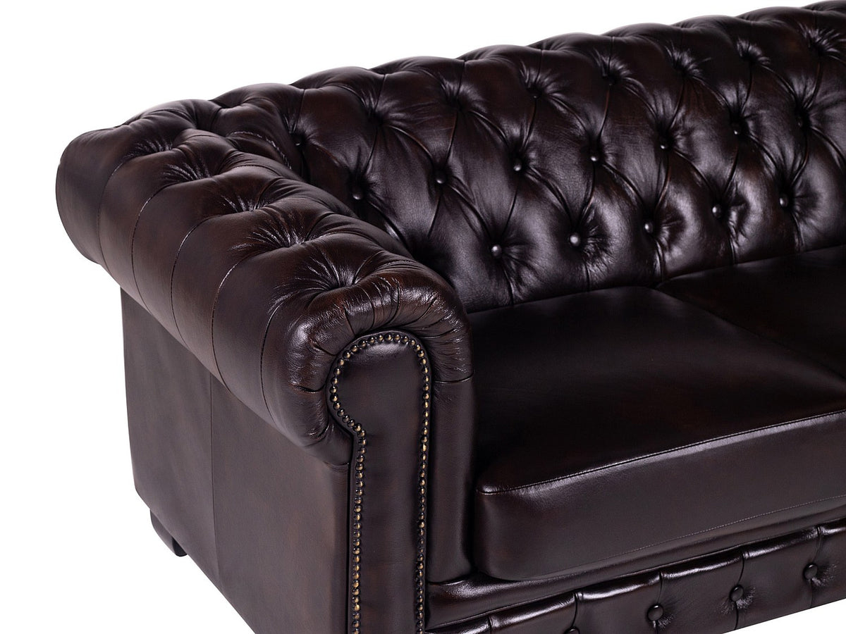 Détail du cuir de buffle pleine fleur du canapé chesterfield BRENTON 4 places