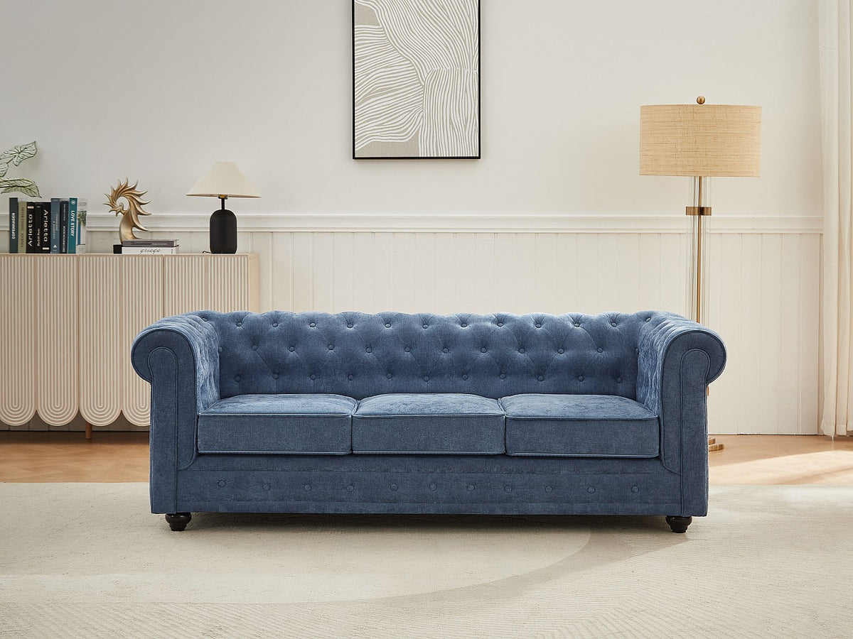 Vue d'ensemble du canapé chesterfield WALTON 3 places tissu bleu