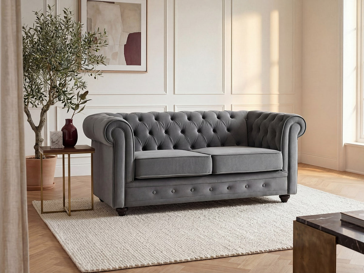 Capitonnage profond du canapé chesterfield MELROSE en velours gris anthracite