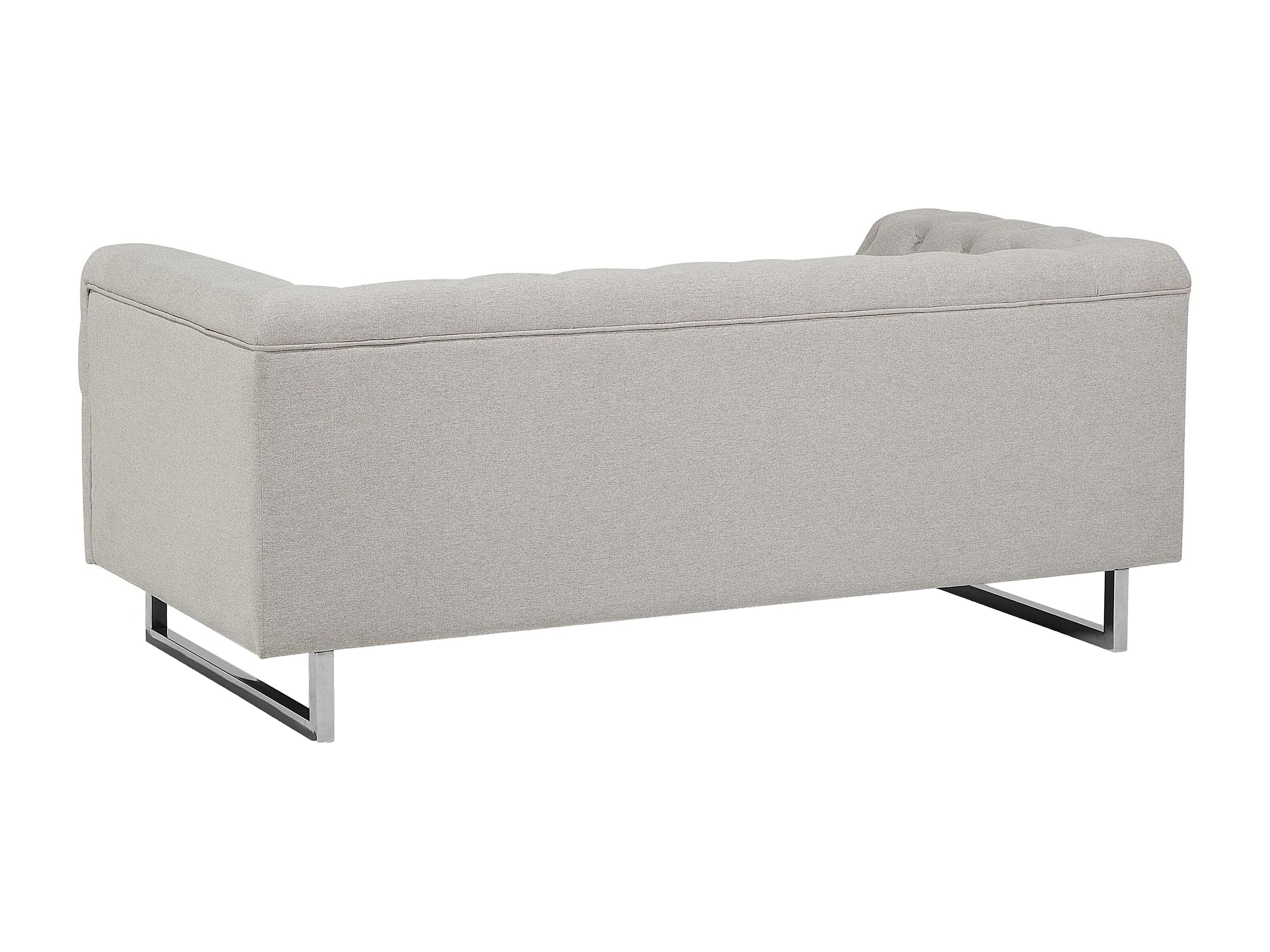 Assise profonde et rembourrée du canapé chesterfield VISSLAND