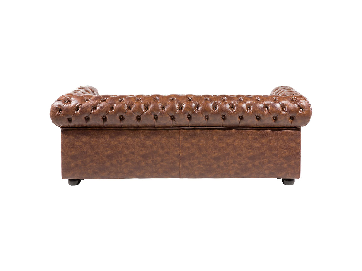 Détail du simili cuir marron doré du canapé chesterfield KINGSTON