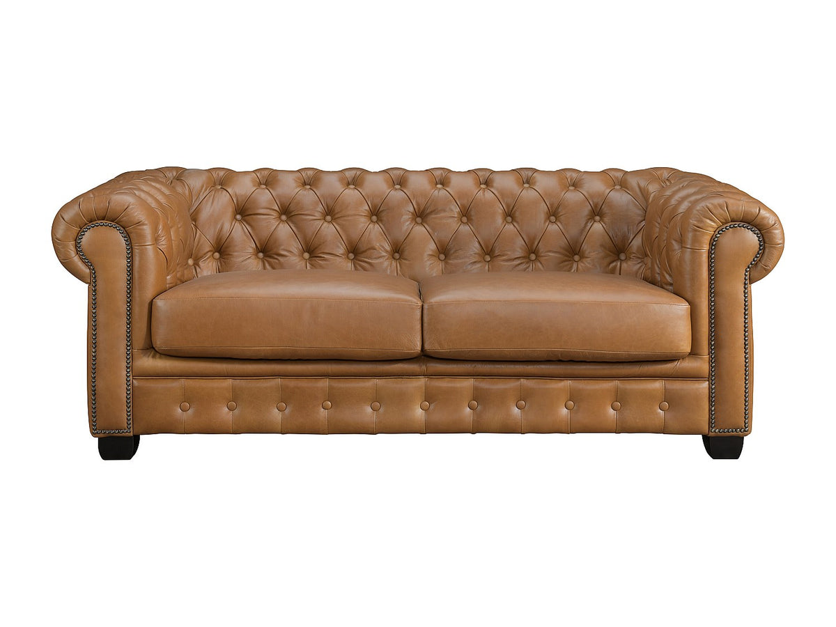 Détail du cuir de buffle pleine fleur camel du canapé chesterfield BRENTON