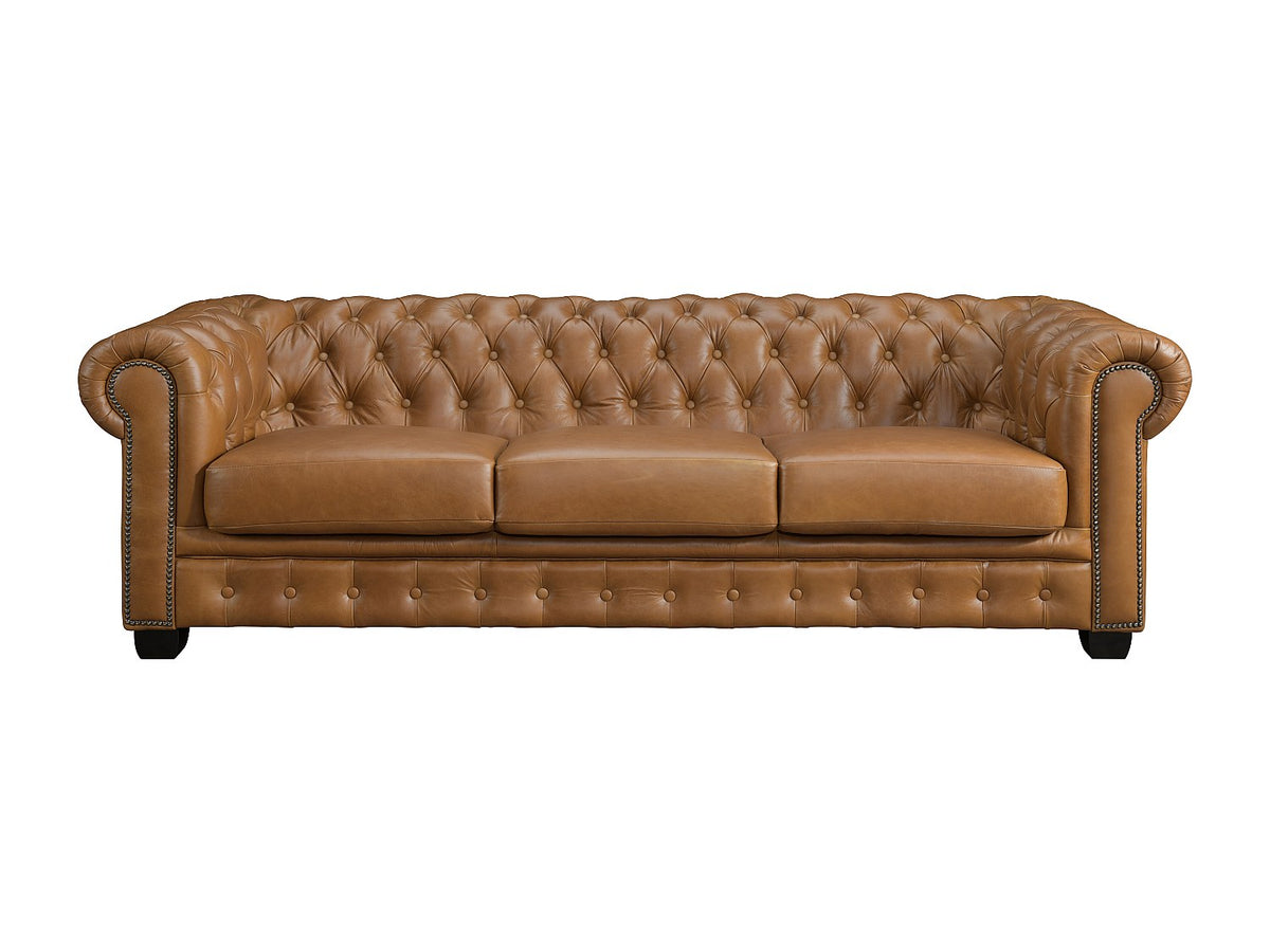 Capitonnage et accoudoirs cloutés du canapé chesterfield BRENTON cuir camel