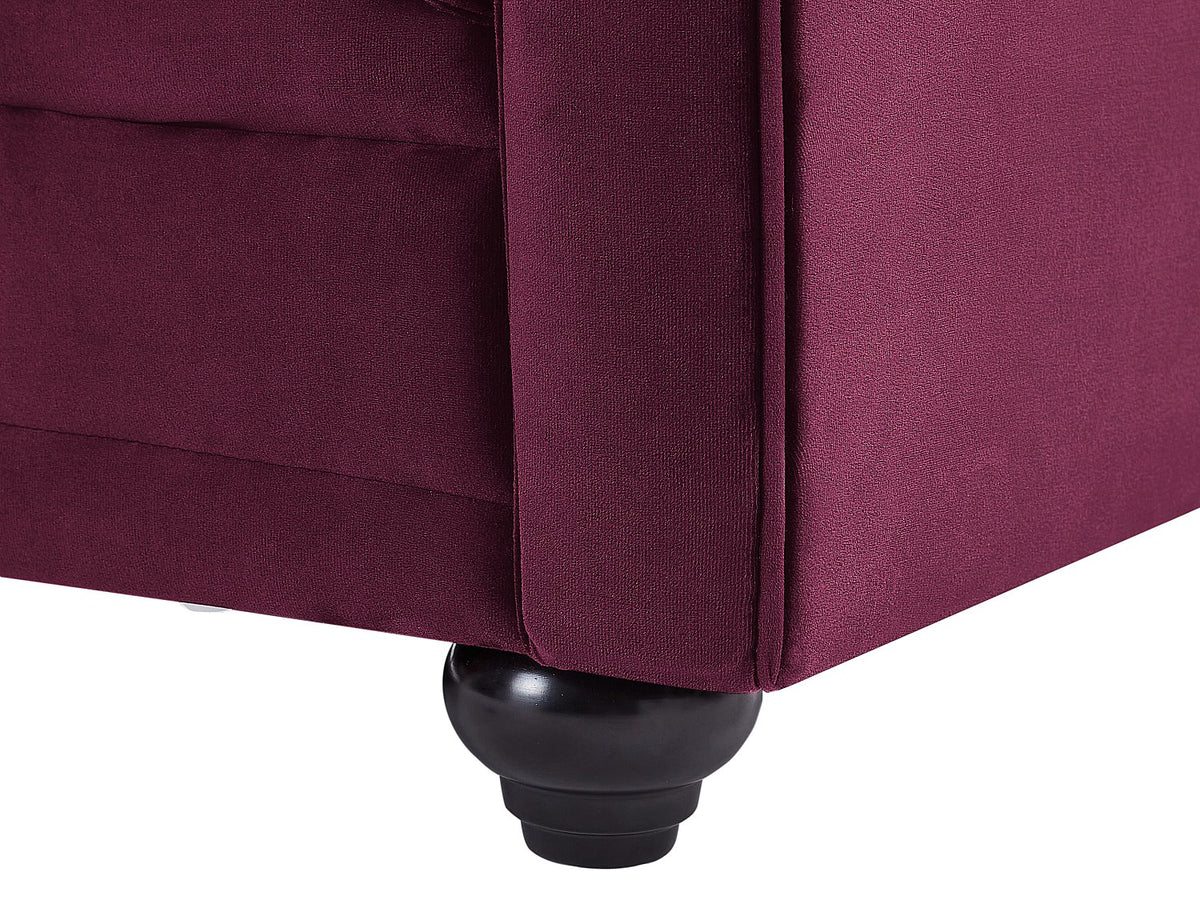 Détail du velours bordeaux du canapé chesterfield TENNYSON