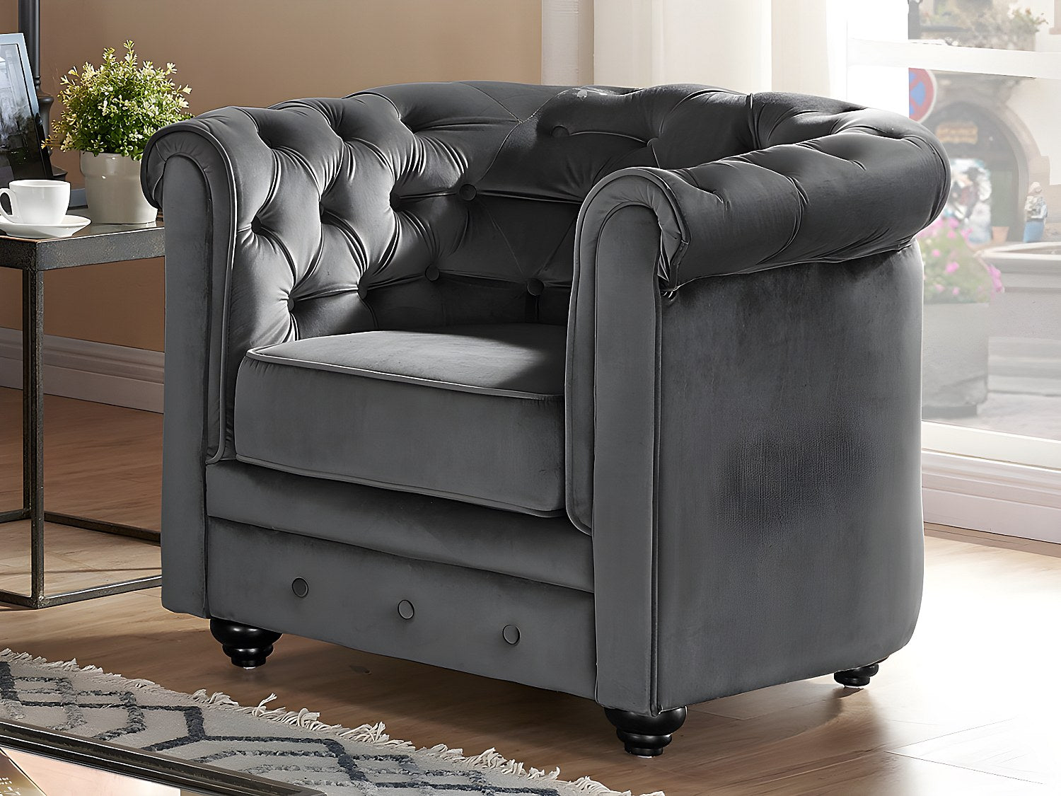 Vue d'ensemble des deux fauteuils chesterfield ASHFORD en velours gris anthracite
