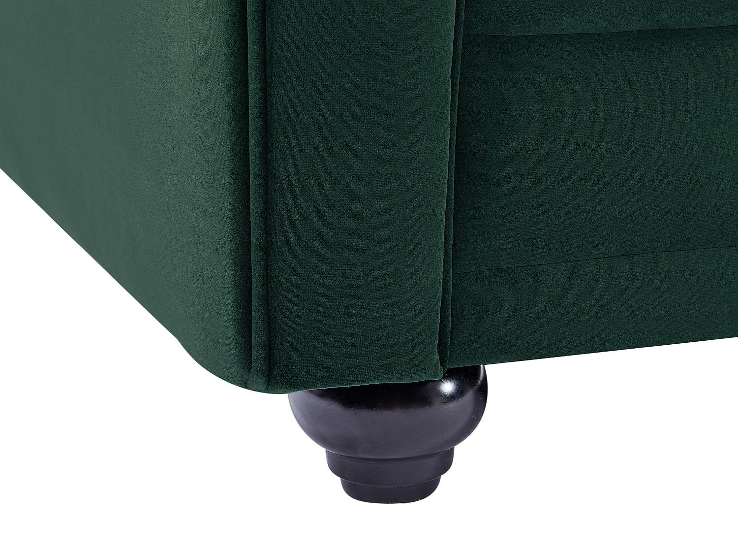 Détail du velours vert du canapé chesterfield AINSLEY