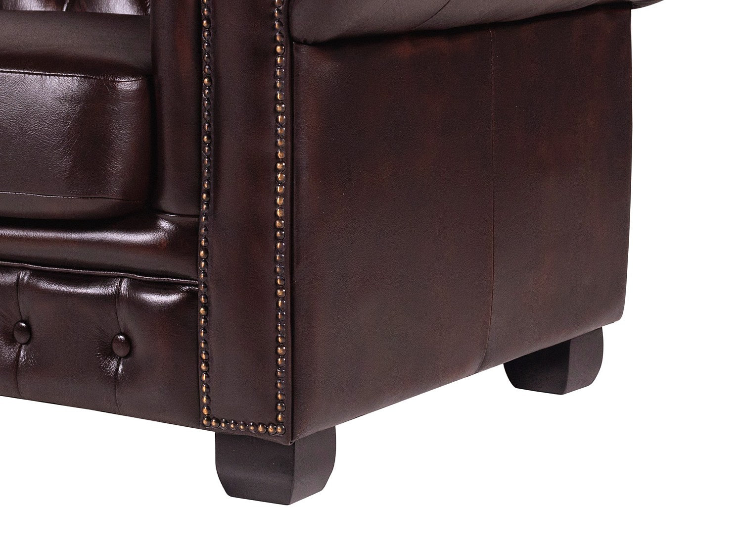 Accoudoirs cloutés du canapé chesterfield BRENTON bordeaux