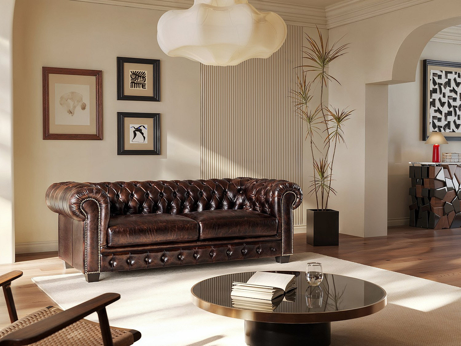 Vue d'ensemble du canapé chesterfield BRENTON 3 places cuir marron chocolat