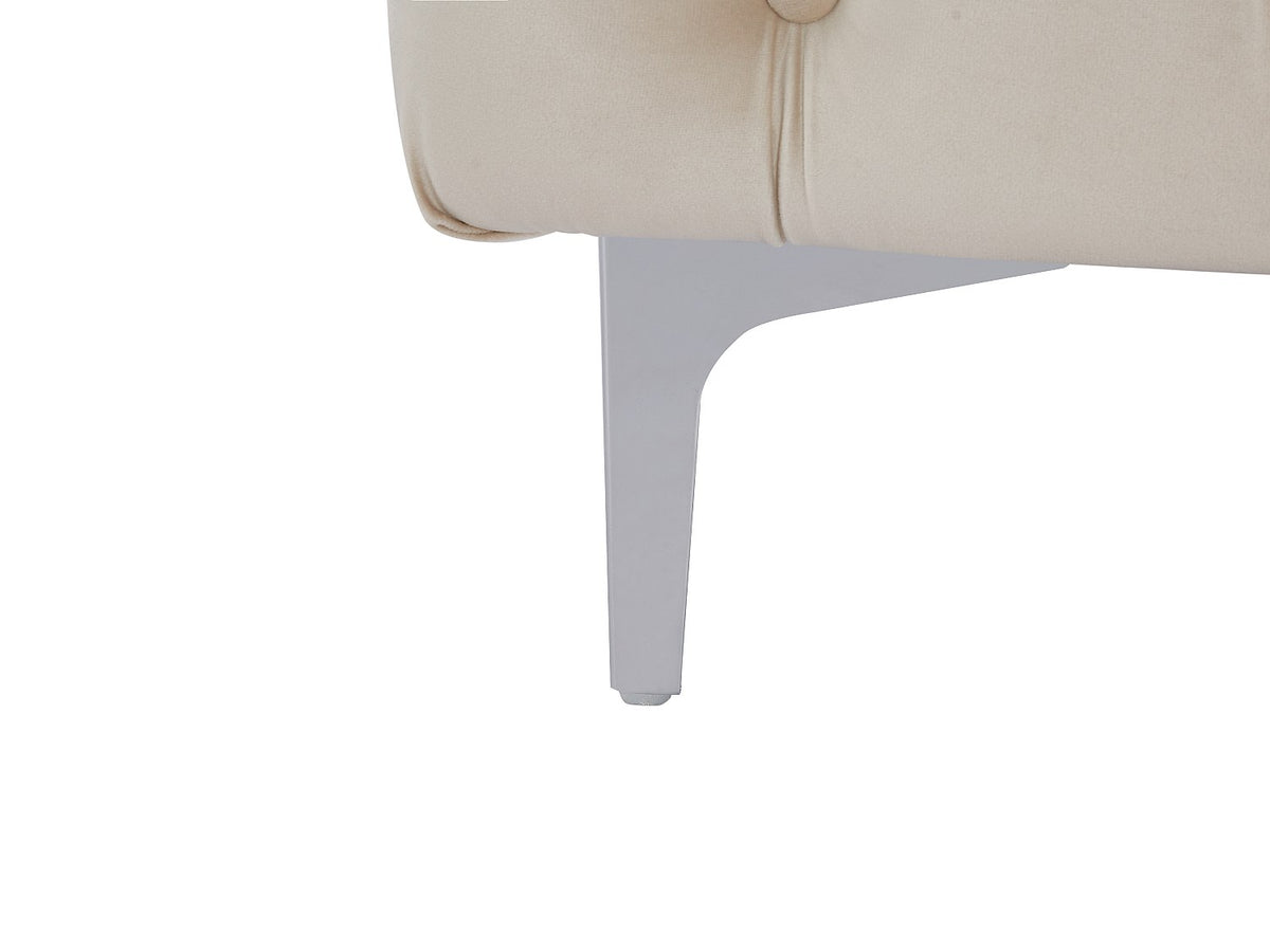 Détail du velours beige du fauteuil chesterfield EDWINA