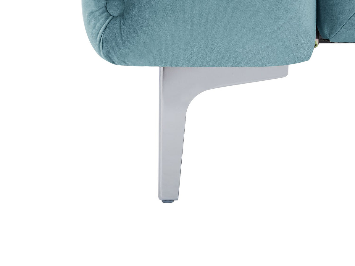 Détail du velours bleu ciel du canapé chesterfield EDWINA