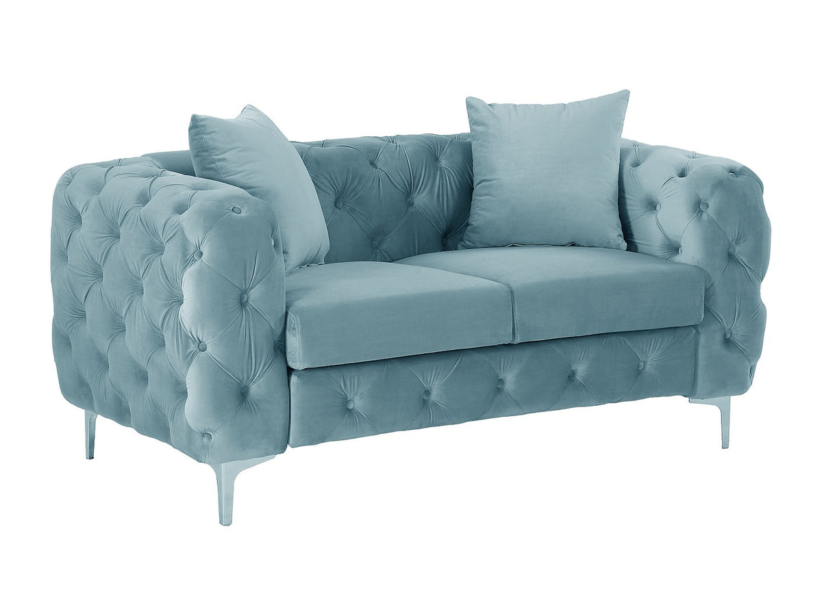 Accoudoirs roulés et pieds métal du canapé chesterfield EDWINA bleu ciel