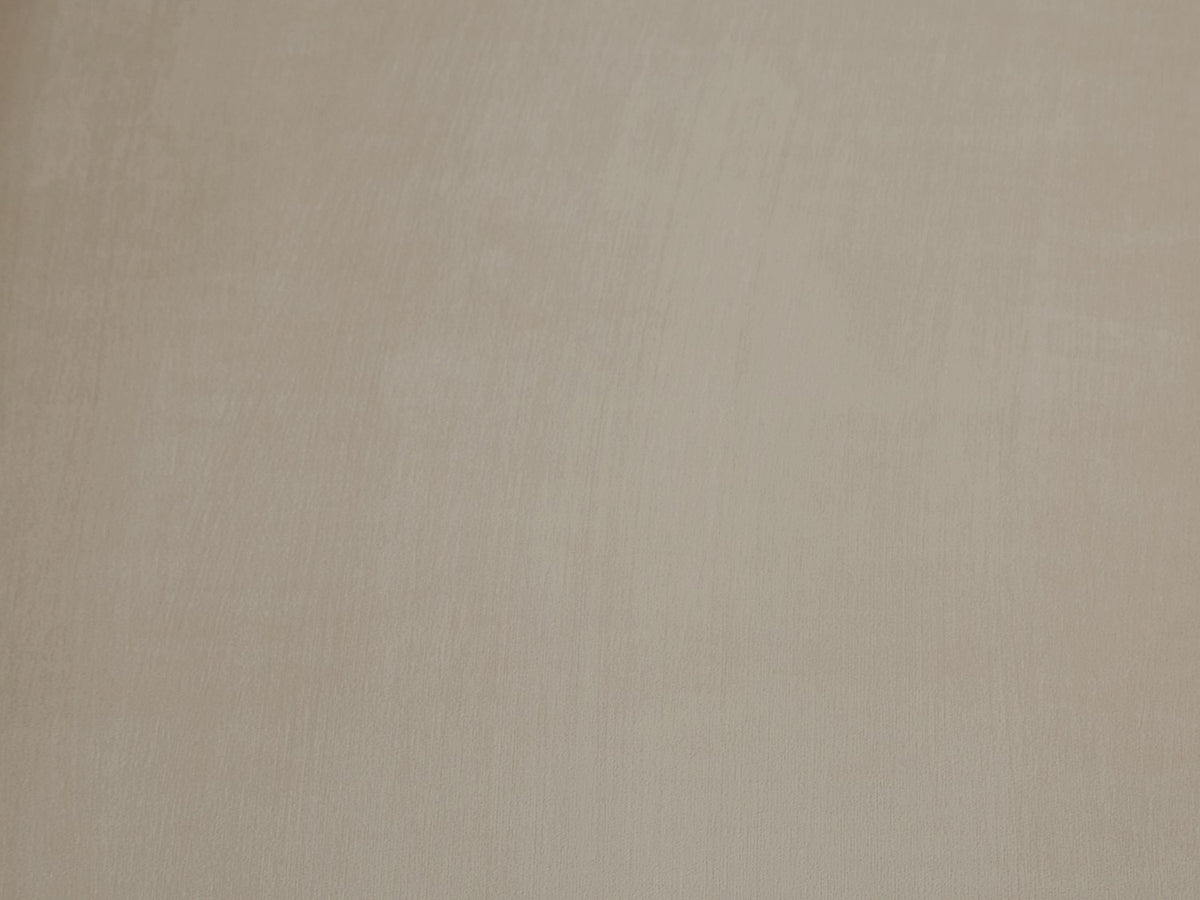 Canapé chesterfield NEWPORT beige dans un salon lumineux