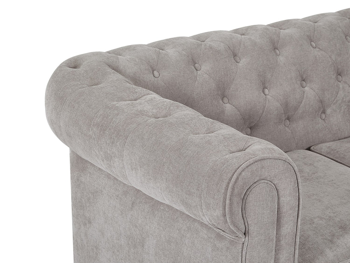 Détail du tissu gris du canapé chesterfield WALTON