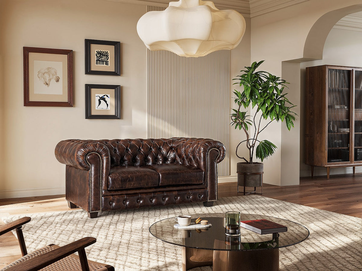 Capitonnage du canapé chesterfield BRENTON 2 places cuir marron chocolat