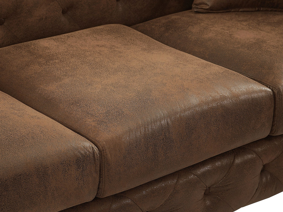 Détail de la microfibre marron vieillie du canapé chesterfield EDWINA