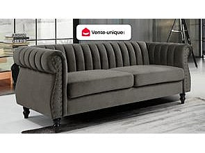 Finitions cloutées du canapé chesterfield TRUMBO 3 places velours gris