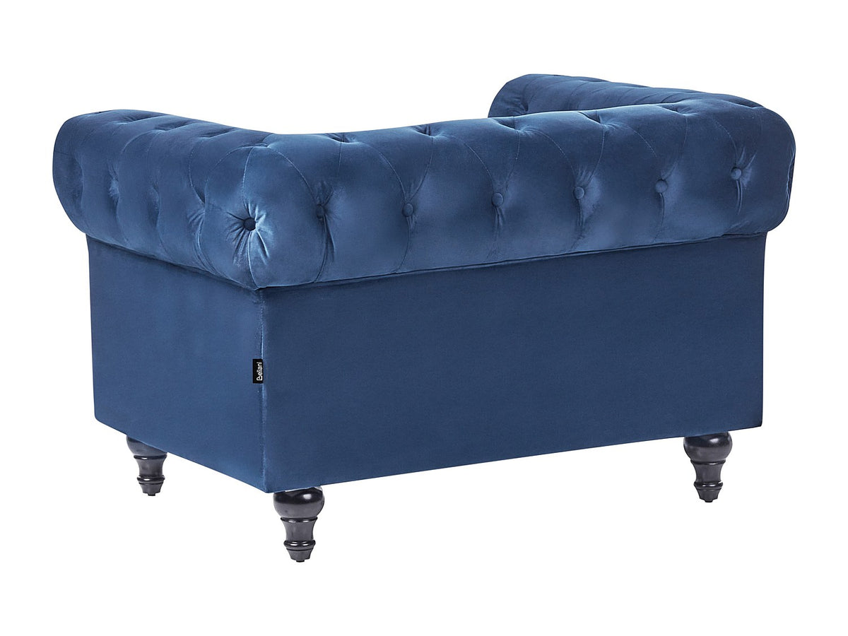 Détail du velours bleu cobalt du fauteuil chesterfield ORWELL