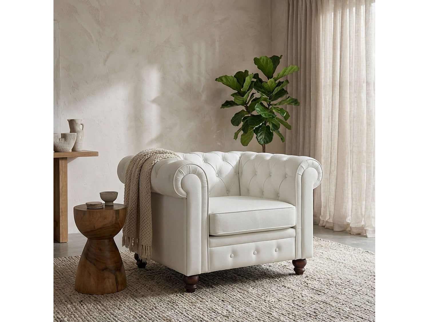 Détail du simili cuir blanc du grand fauteuil WINDSOR