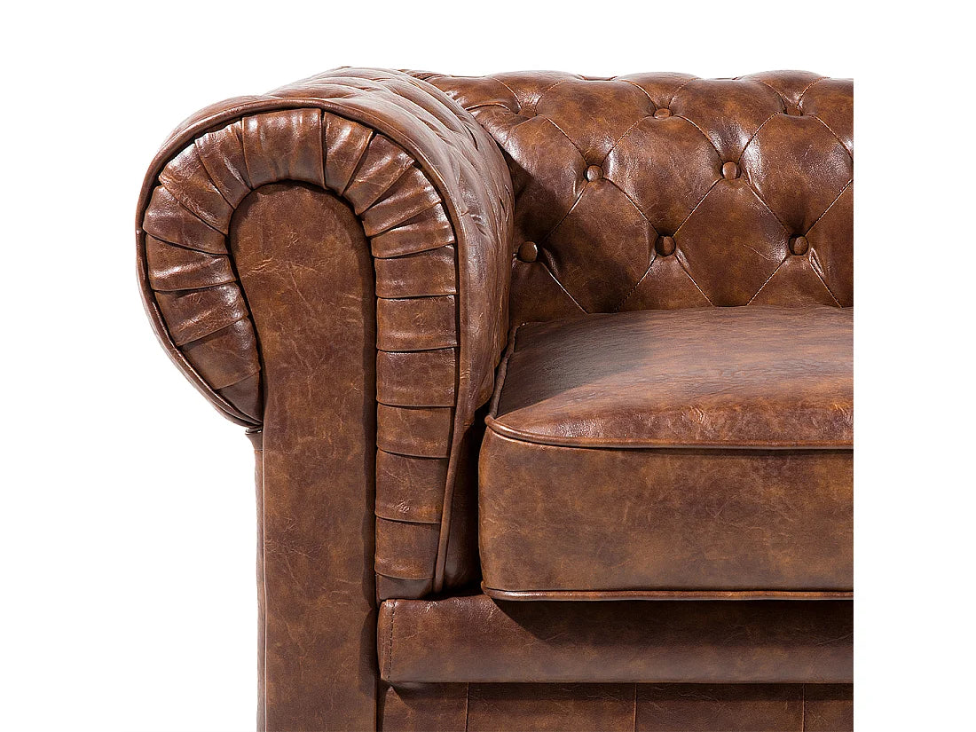 Accoudoirs arrondis du canapé chesterfield KINGSTON simili marron