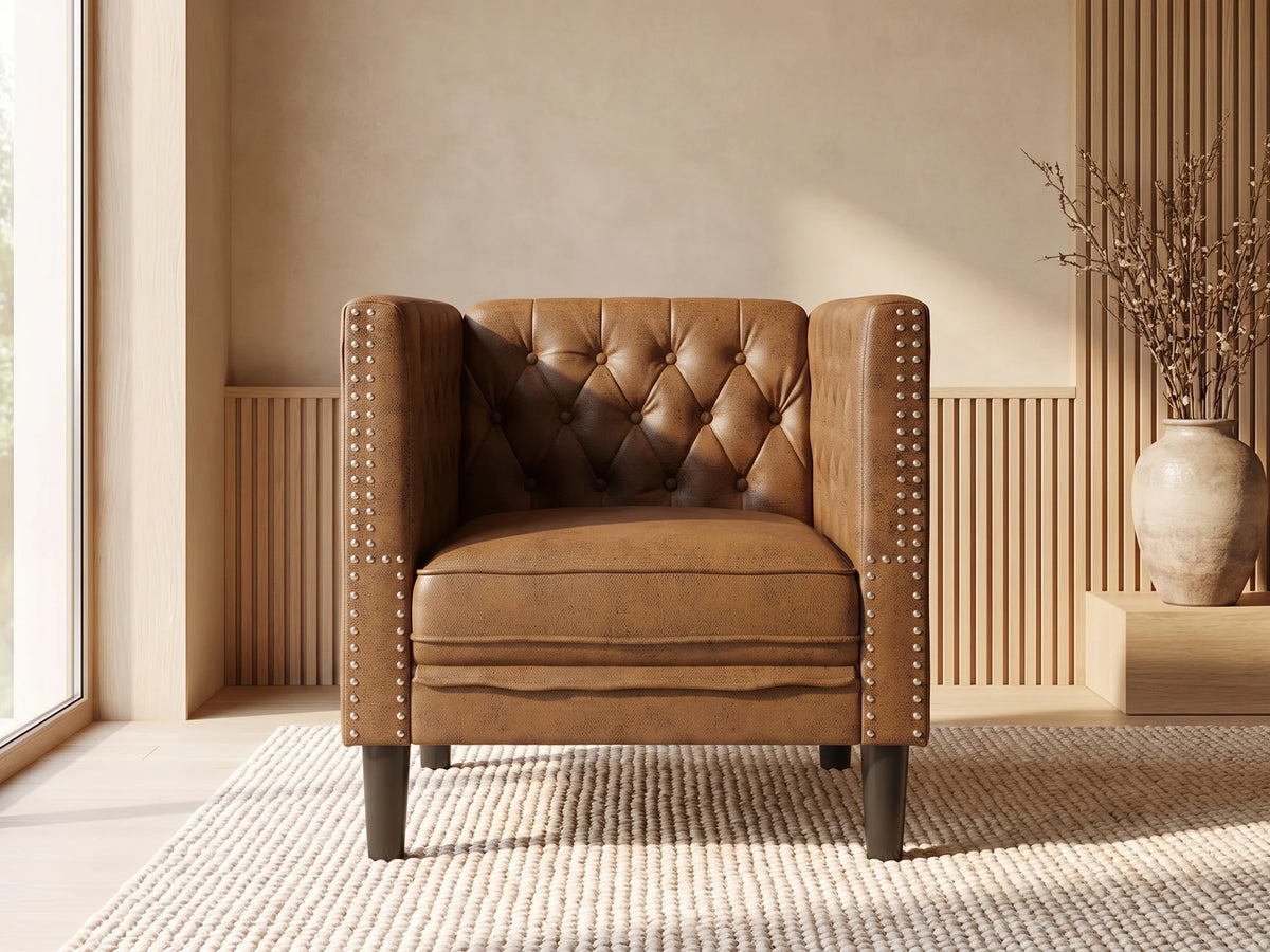 Fauteuil Chesterfield 1 place en simili daim marron PRESTON dans un salon japandi moderne aux tons beige et bois clair