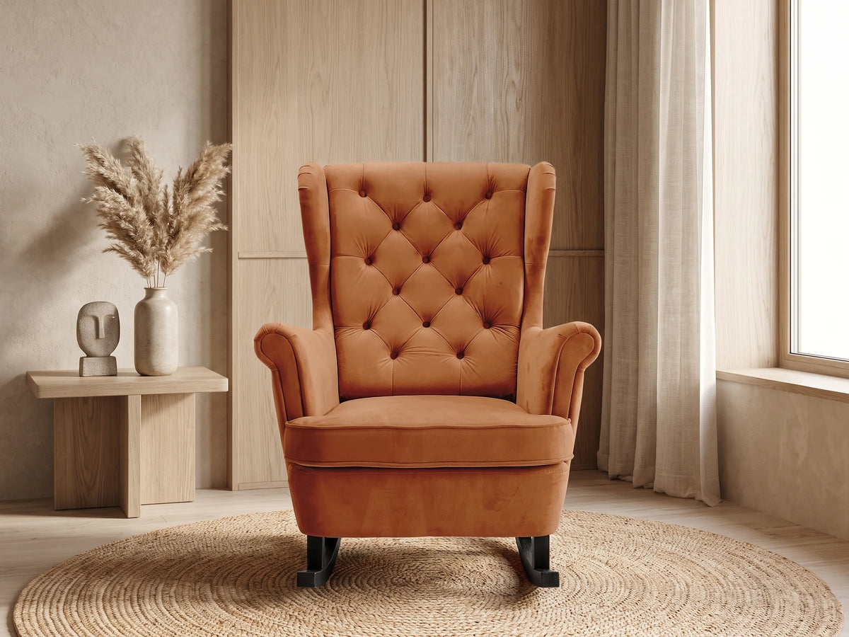 Fauteuil Chesterfield 1 place en tissu orange MAYFAIR dans un salon japandi moderne aux tons beige et bois clair